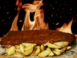 COSTILLAS BBQ A LA BRASA con papas gajo